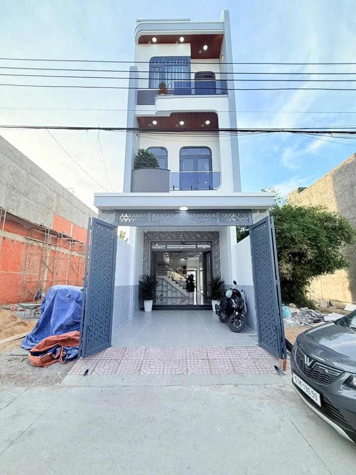 Nhà hoàn công Dĩ An 110m² giá 5.9 tỷ - Đường rộng 5m, gần chợ Tân Long!