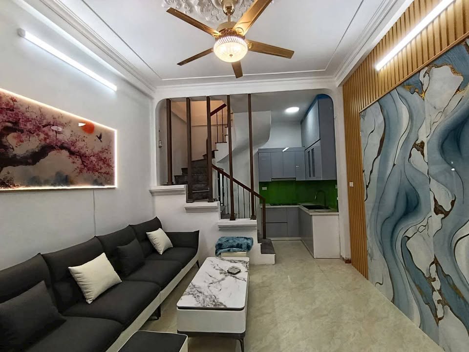 Nhà 5 tầng Trương Định, Hoàng Mai 28m² giá 5.8 tỷ - Pháp lý rõ ràng, sẵn sàng vào ở!