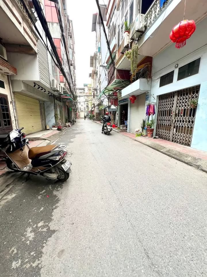 Nhà mặt phố Yên Bình - Văn Quán 30m² giá 7 tỷ - Kinh doanh sầm uất, lô góc đắc địa!