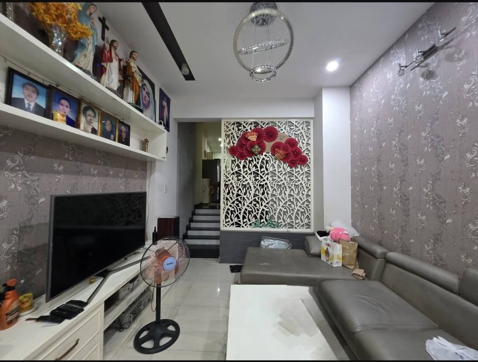 Nhà mặt tiền 4 tầng đường Tam Hà, Thủ Đức 95m² giá 8.9 tỷ - Tiềm năng tăng giá rõ rệt!