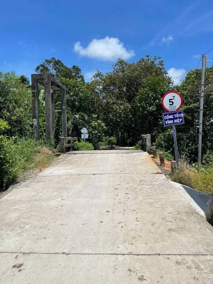 Bán đất mặt tiền đường Lê Văn Tuân, Rạch Giá 700m² - Đầu tư sinh lời ngay!