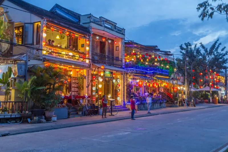 Cho thuê mặt tiền phố đi bộ Nguyễn Phúc Chu 400m² - View sông cực đẹp!