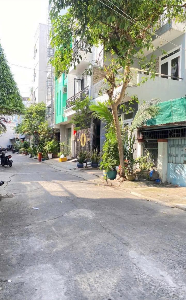 Nhà riêng Tân Phú 128m² giá 14.5 tỷ - Hẻm 8m gần chợ Tân Hương!