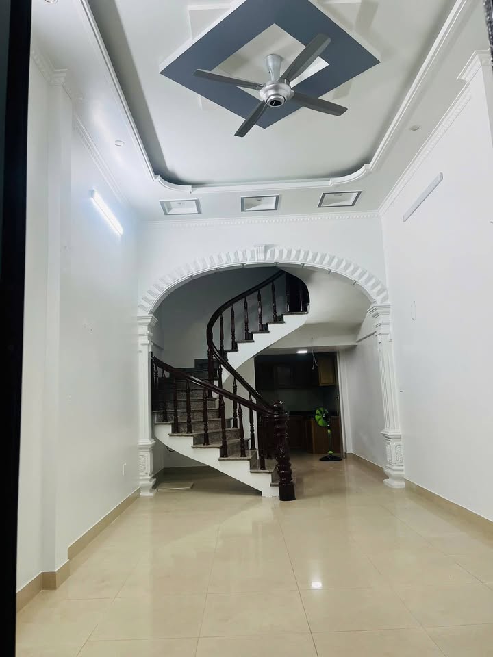 Nhà riêng Ngô Quyền, Hải Phòng 50m² giá 4.4 tỷ - Ô tô đỗ cửa, 2 mặt ngõ thoáng sáng!