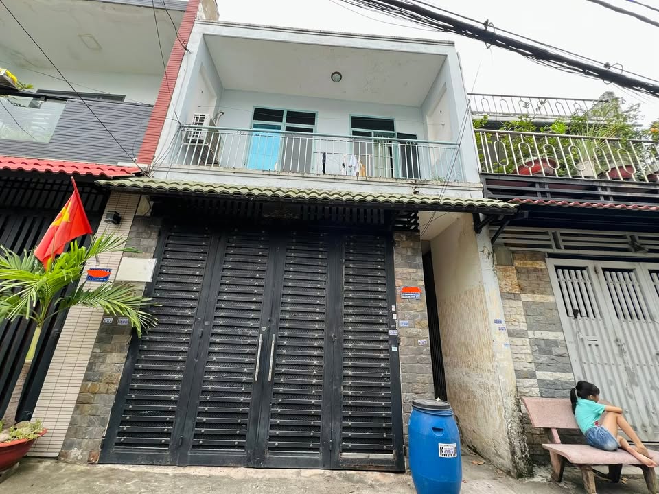 Nhà 2 Mặt Hẻm Ô Tô Hiệp Thành, Quận 12 - 100m² Chỉ 5.5 Tỷ - Đầu Tư Hấp Dẫn!