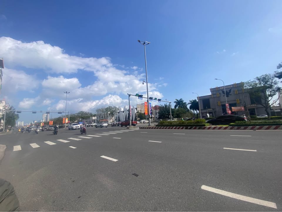 Lô góc FrontHouse Đường 2/9 Đà Nẵng 251m² giá 56 tỷ - Siêu hiếm, kinh doanh hiệu quả!