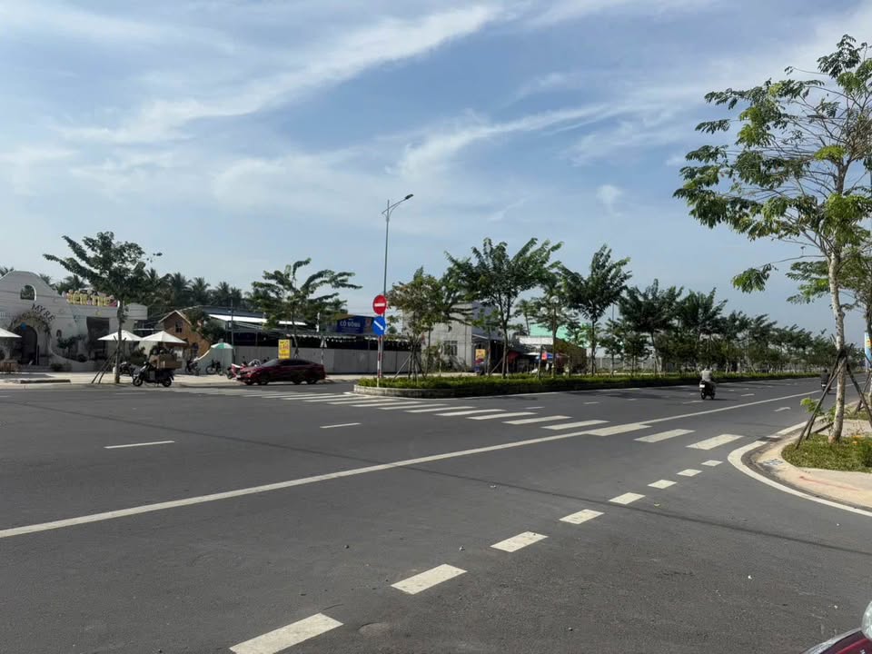 Đất nền Phú Khương Bến Tre 300m² giá 2.7 tỷ - Sổ đỏ chính chủ, vị trí đắc địa!