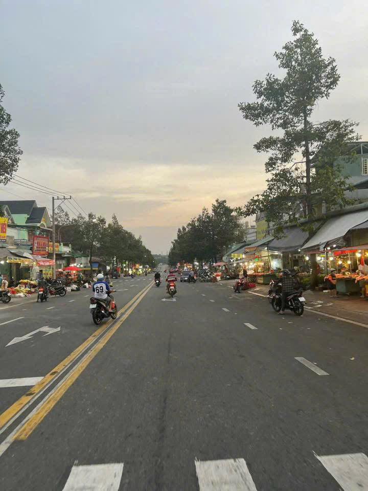 Dãy trọ NB13 Bến Cát 150m² giá 2.4 tỷ - Đầu tư sinh lời ngay!