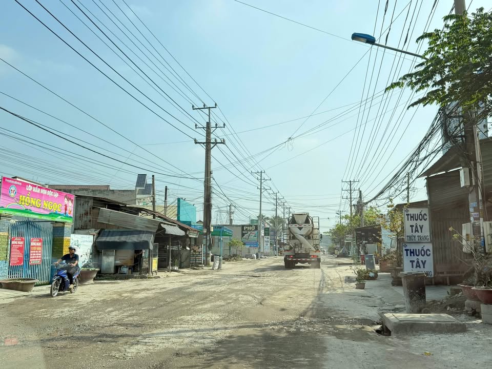 Đất Tân Định Bến Cát 204m² giá 1.65 tỷ - Đường xe hơi, thương lượng ngay!