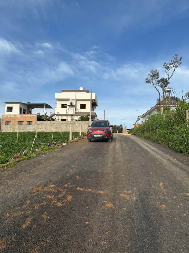 Đất nền mặt tiền đường Quảng Lập, Đơn Dương, 185m² chỉ 600 triệu - Cơ hội đầu tư hấp dẫn!