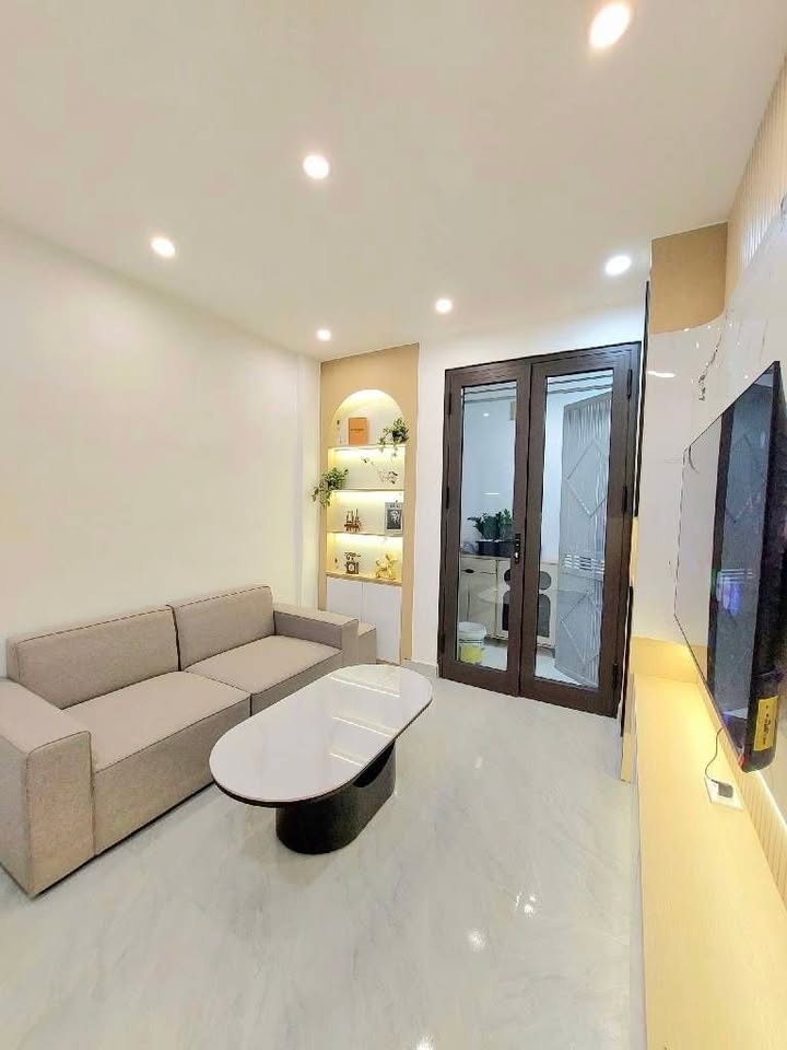 Căn hộ Chung cư TT Quỳnh Mai 80m² giá 3 tỷ - View đẹp, tiện nghi tối đa!