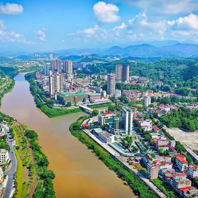 Nhà phố Cốc Lếu, Lào Cai 100m² giá 9.9 tỷ - Kinh doanh tốt, chính chủ bán!