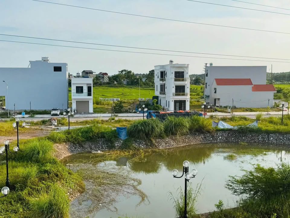 Đất tái định cư Ninh Dương Móng Cái 90m² giá 2 tỷ - Hướng Đông Bắc, view hồ đẹp!