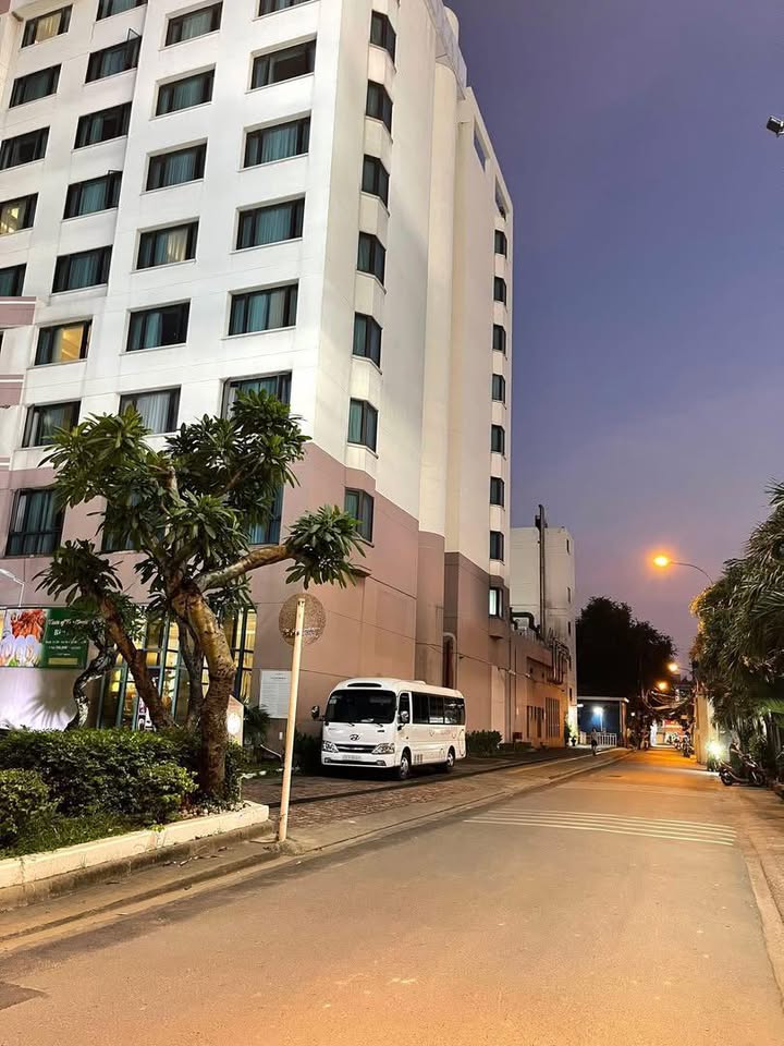 Nhà phố Tân Bình 24m² giá thỏa thuận - Ô tô đỗ cổng, hẻm thông rộng!