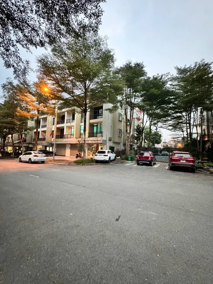 Nhà phố Ban Mai Lào Cai 170m² giá 10 tỷ - Căn góc thoáng đẹp, thuận tiện kinh doanh!