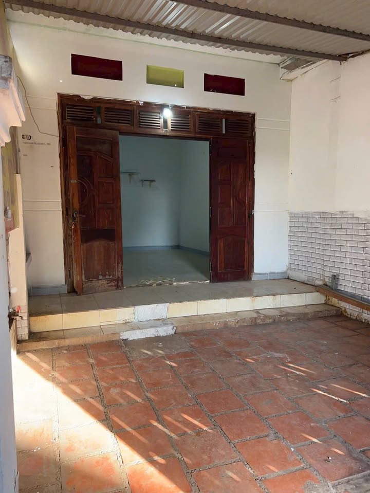 Nhà mặt tiền Y Moan, Buôn Ma Thuột 120m² giá 6 triệu - Phù hợp mở quán ăn, văn phòng!