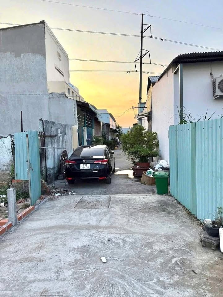 Đất nền Hẻm 11 Nguyễn Văn Linh 70m² giá 2.1 tỷ - Sổ hồng thổ cư 100%!