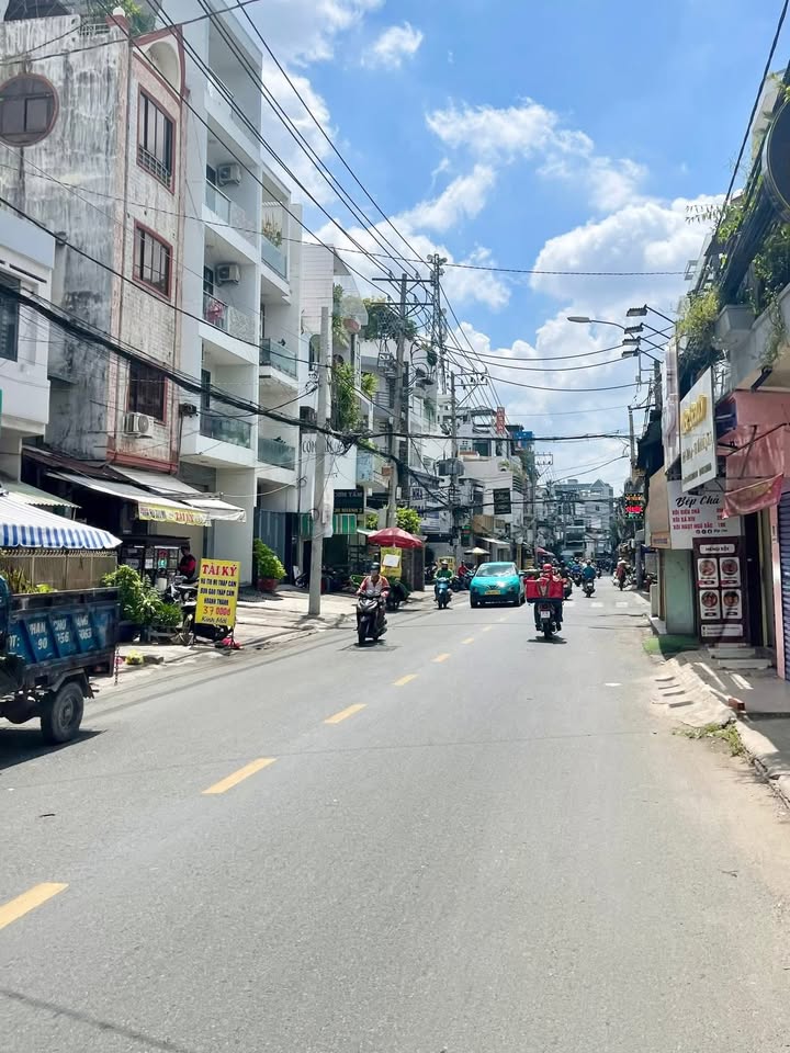 Nhà phố Lạc Long Quân Q11 54m² giá 5 tỷ - Hẻm sạch đẹp, an ninh!