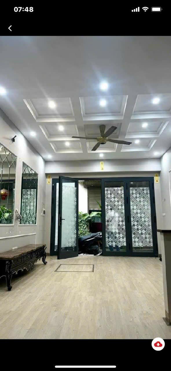 Nhà đẹp khu vực Bồ Đề, Long Biên 35m² - Ô tô đỗ cửa, giá thương lượng!