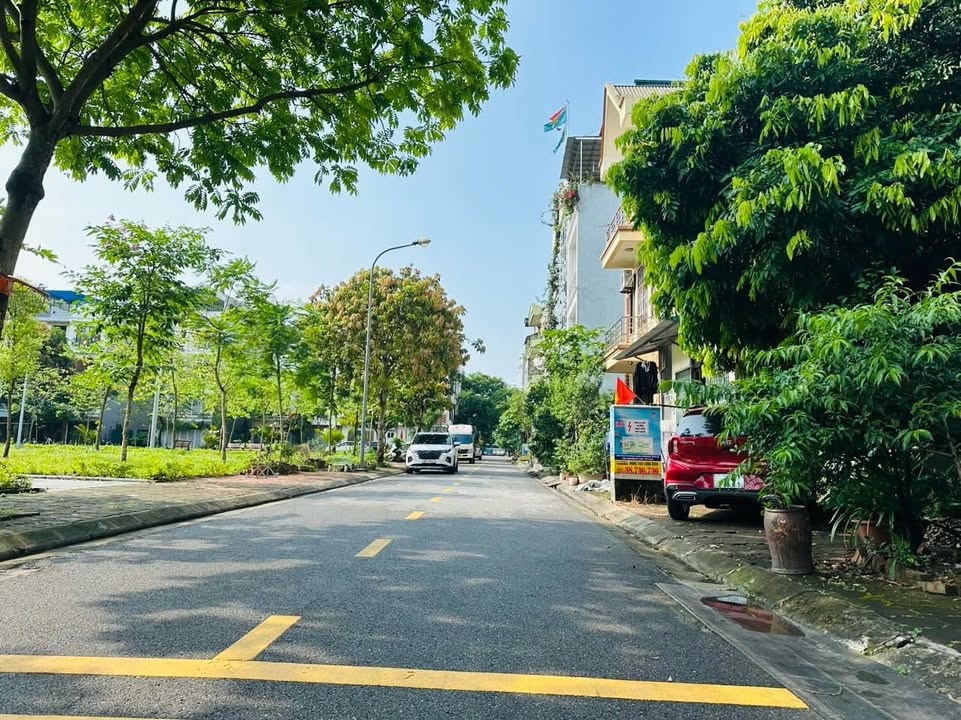 Đất nền Giang Biên Long Biên 60m² giá 9.72 tỷ - Mặt tiền tuyệt đẹp!