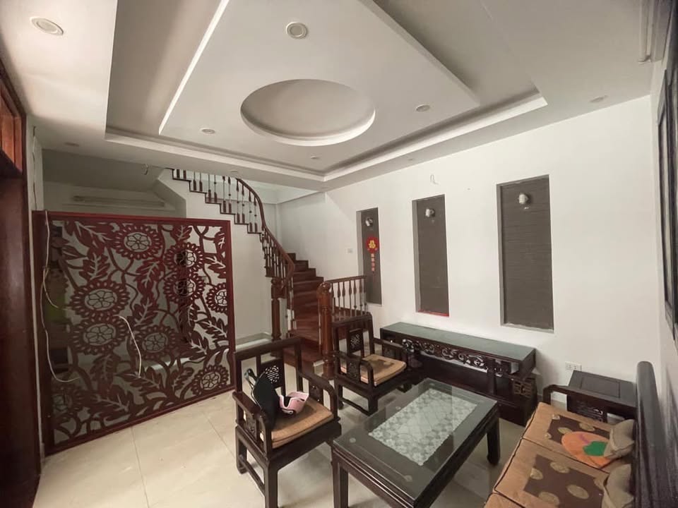 Nhà phố Bồ Đề 87m² giá 5 tỷ - Thiết kế hiện đại, ngõ thông thoáng!