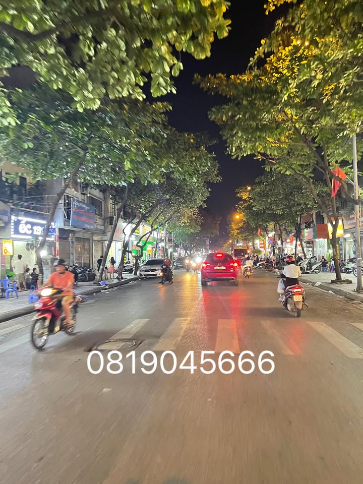 Nhà Ngọc Lâm 38m² giá 5.3 tỷ - Ô tô vào tận nhà, gần cầu Chương Dương!