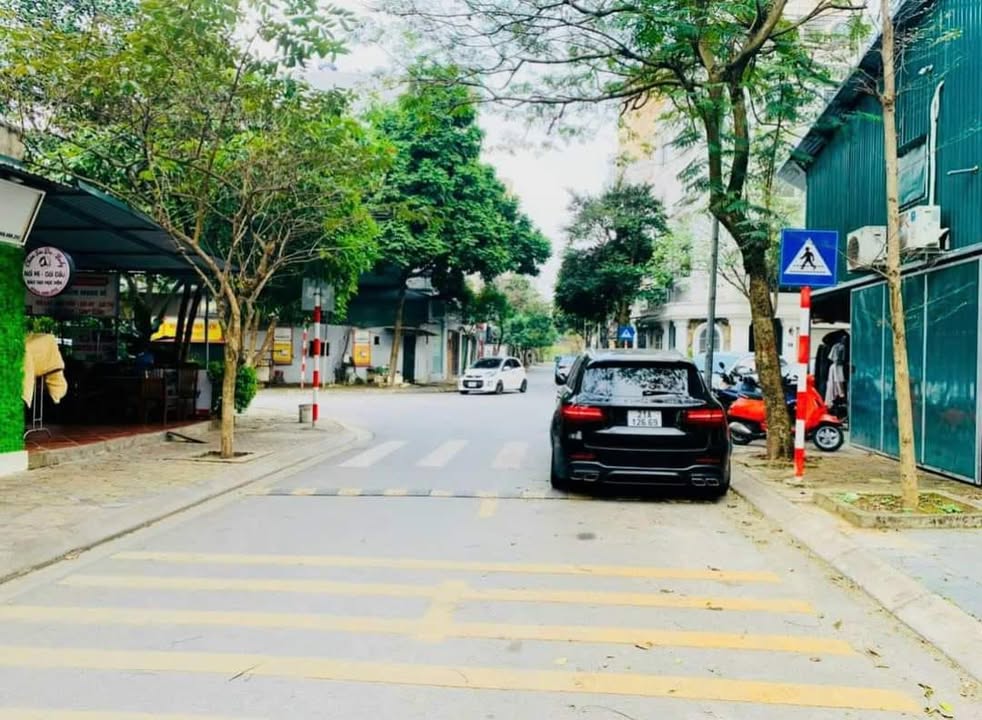 Bán gấp FrontHouse 107.4m² Mặt Phố Nguyễn Văn Hưởng - Giang Biên - 16 tỷ