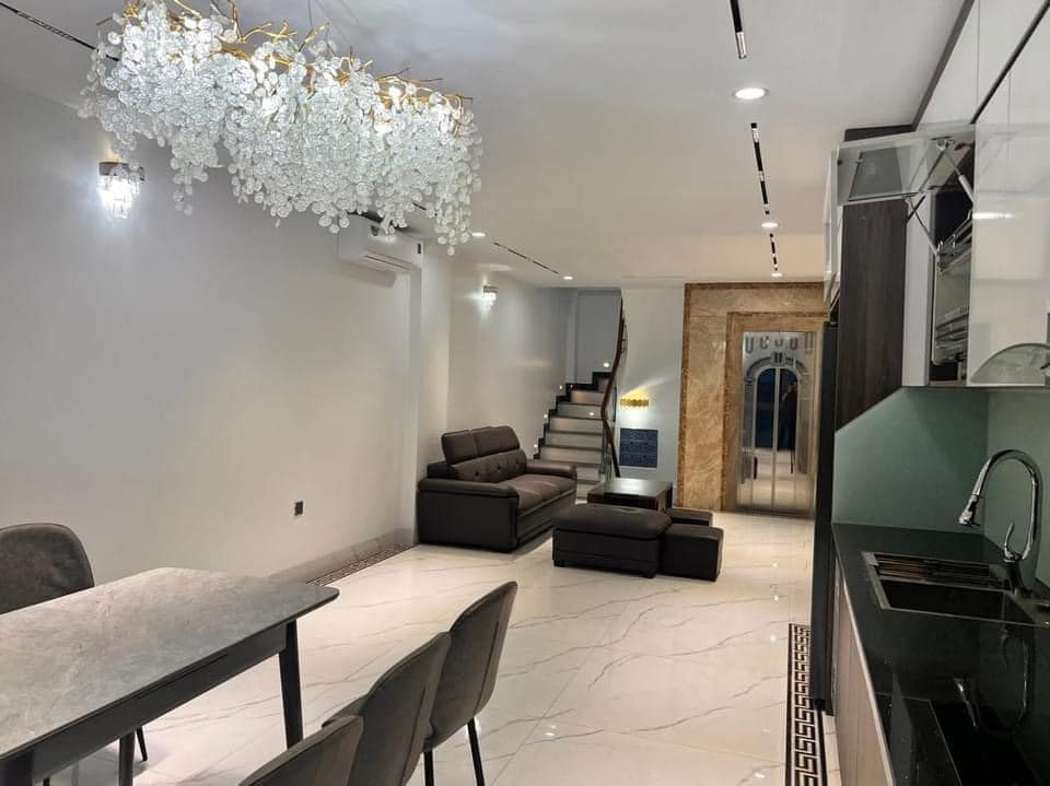 Nhà riêng Hồng Tiến, Bồ Đề, Long Biên 50m² giá 12.8 tỷ - Gara ô tô, thang máy