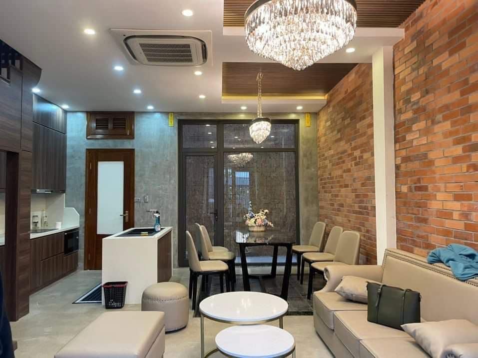 Nhà đẹp Ngọc Thụy Long Biên 56m² giá 6.1 tỷ - Lô góc 2 mặt thoáng, nội thất châu Âu!