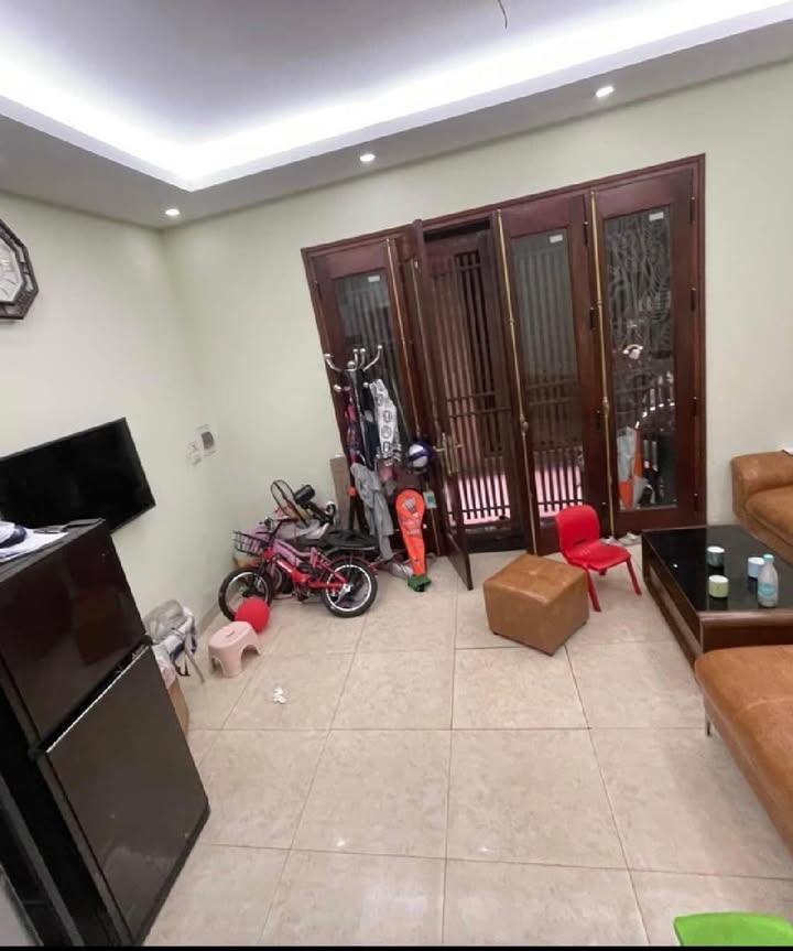 Nhà phố Nguyễn Văn Cừ 37m² giá 5 tỷ - Full nội thất, gần phố cổ!