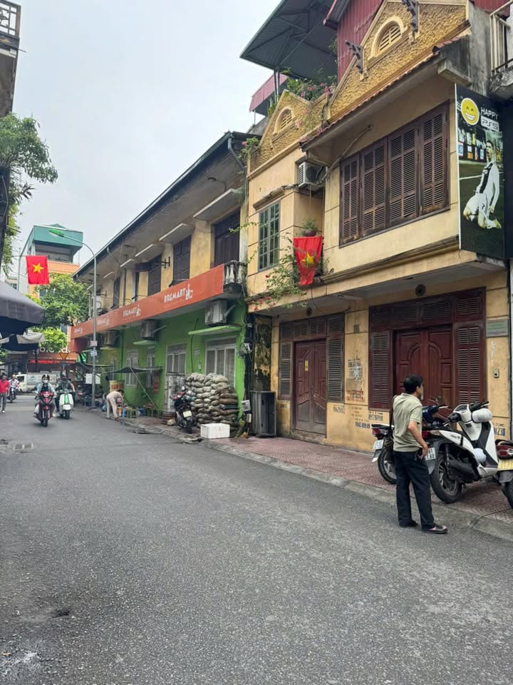 Bán nhà phố Ngọc Lâm 31m² giá 6 tỷ - Vỉa hè kinh doanh sầm uất!