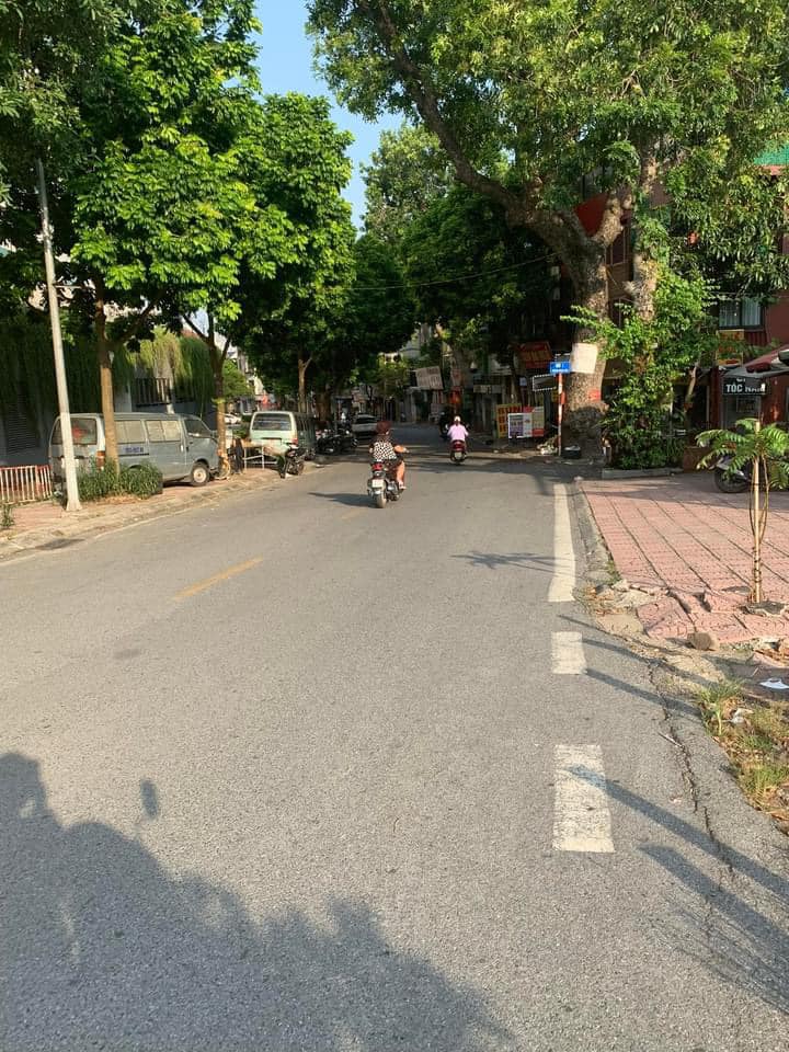 Nhà phố Ngọc Thụy Long Biên 64m² giá thỏa thuận - Kinh doanh sầm uất, view hồ tuyệt đẹp!