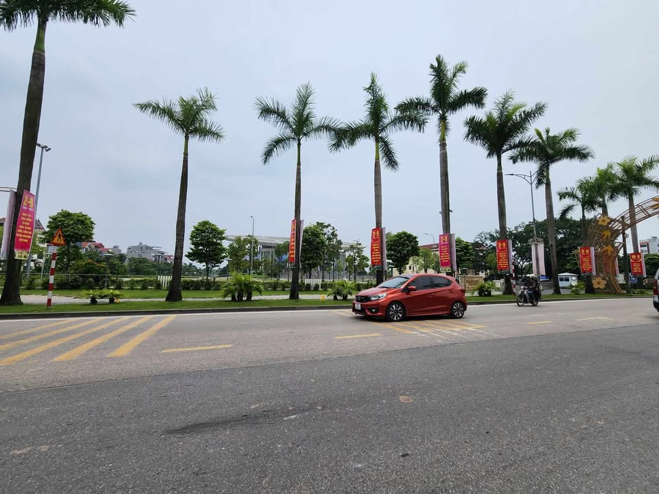 Mặt phố Uy Nỗ Đông Anh 75m² giá 12.6 tỷ - Kinh doanh sầm uất ngay chợ Tó!