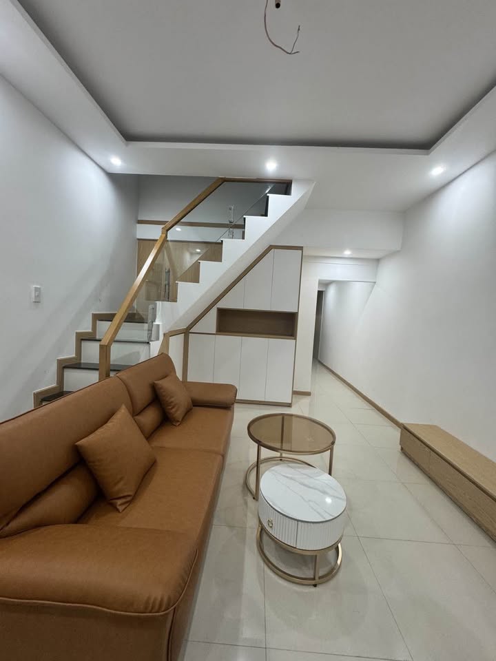 Nhà đẹp 2 tầng Núi Thành Đà Nẵng 61.6m² giá 4 tỷ - Full nội thất hiện đại!