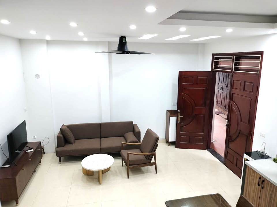 Nhà Bồ Đề Long Biên 38m² giá 9 tỷ - Thiết kế hiện đại, sẵn sàng ở ngay!