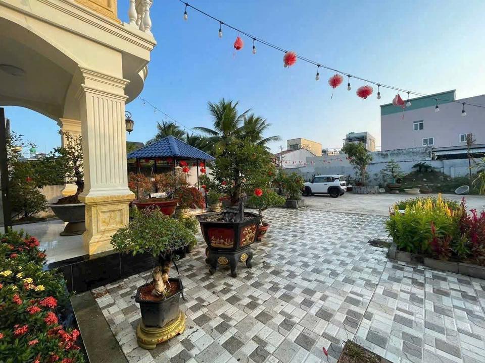 Nhà biệt thự phường Phú Tân, Bến Tre 1000m² giá 12.5 tỷ - Thiết kế sân vườn lý tưởng!