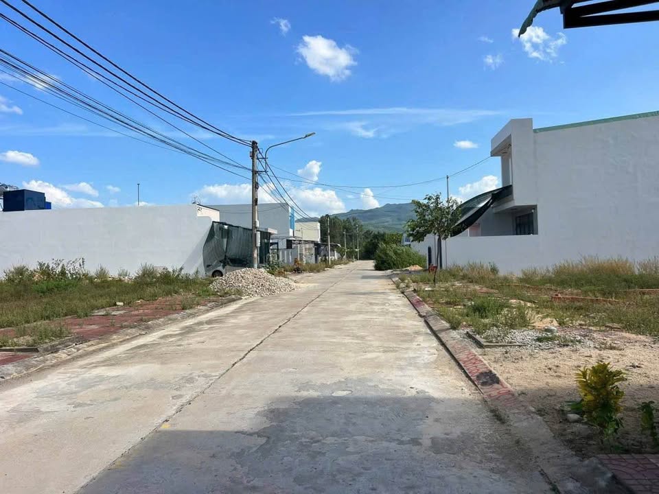 Đất nền Bùi Thị Xuân, Quy Nhơn 200m² giá 2.05 tỷ - Đầu tư sinh lời ngay!