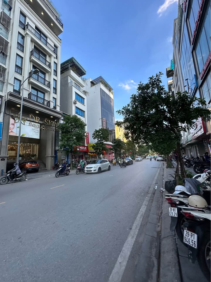Mặt Phố Nam Đồng, Đống Đa 75m² giá 40 tỷ - Kinh doanh sầm uất!