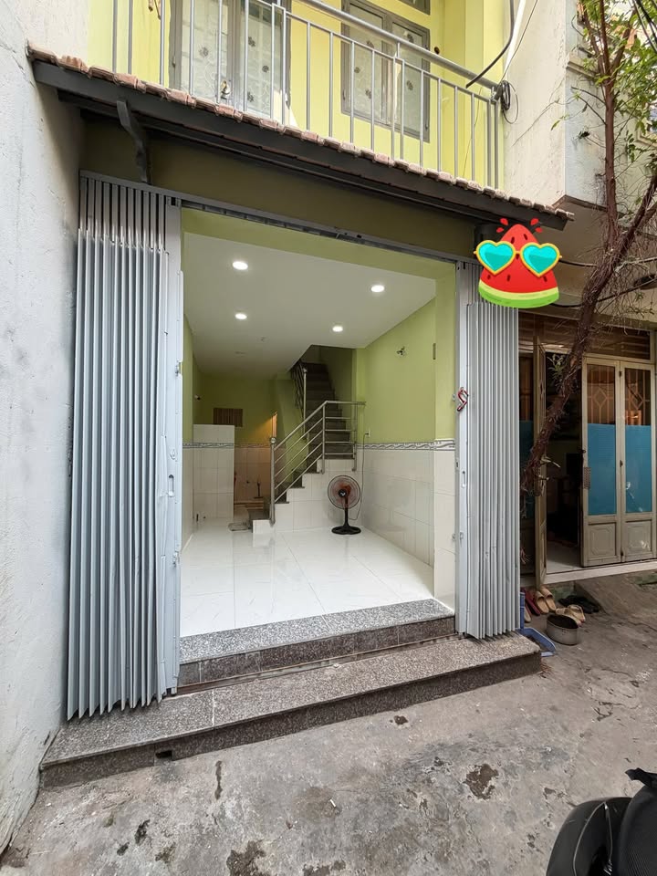 Nhà phố Bến Bình Đông Quận 8, 15m² giá 1.75 tỷ - Nở hậu tài lộc ngay!