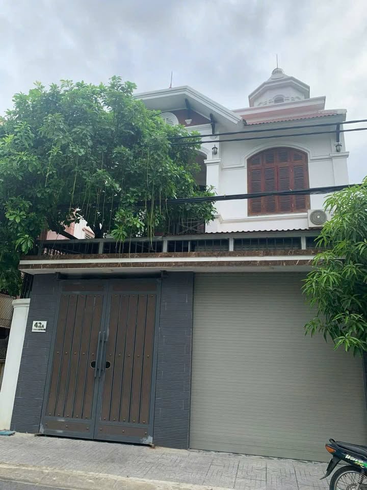 Nhà góc 2 mặt tiền Trần Quốc Toản, Vinh 127m² giá 9 tỷ - Kinh doanh thuận lợi!