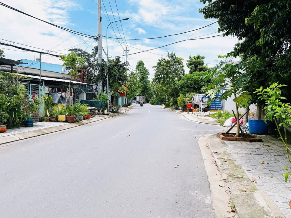 Nhà phố Tân Hiệp Hóc Môn 216m² giá 5.5 tỷ - Tiềm năng tăng giá cao!