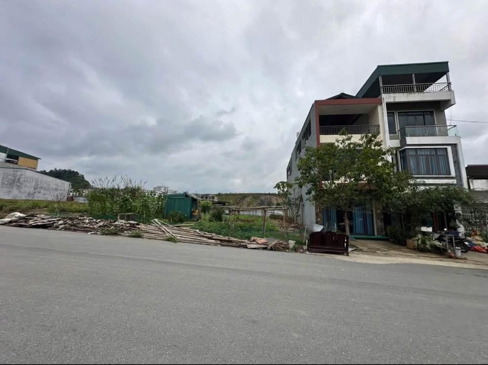 Đất nền Lào Cai 220m² giá 3.32 tỷ - Vị trí đắc địa, không vướng!