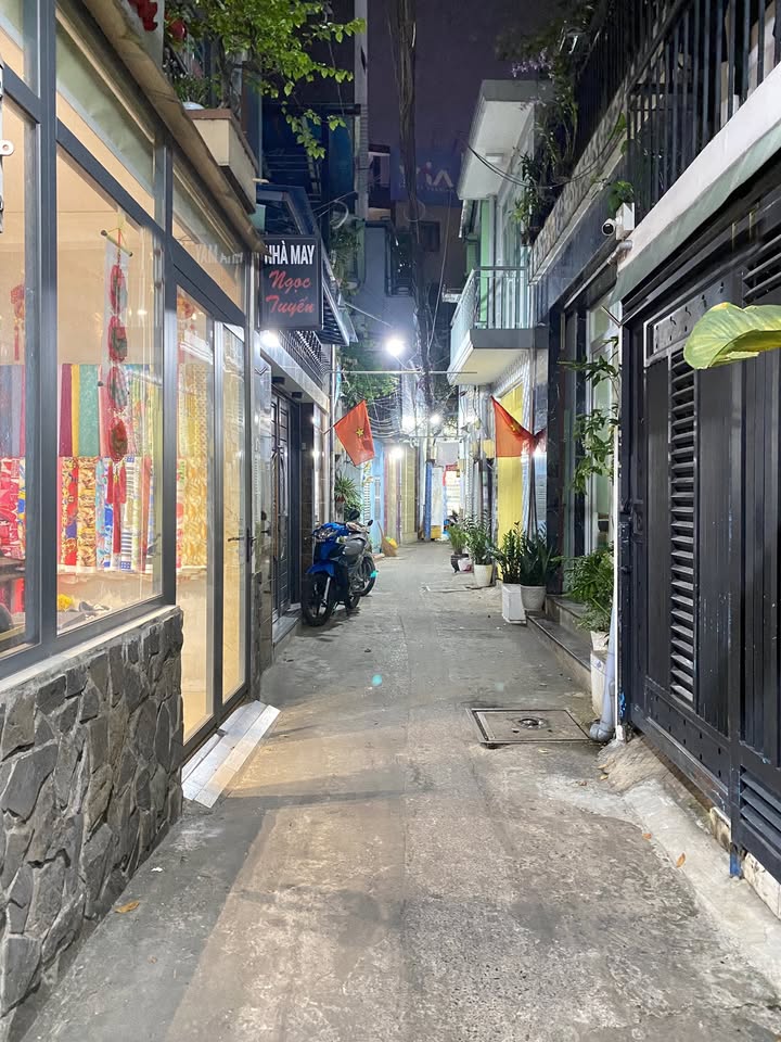 Nhà cấp 4 Bùi Đình Tuý 42m² giá 4.15 tỷ - Tiện xây mới ngay!