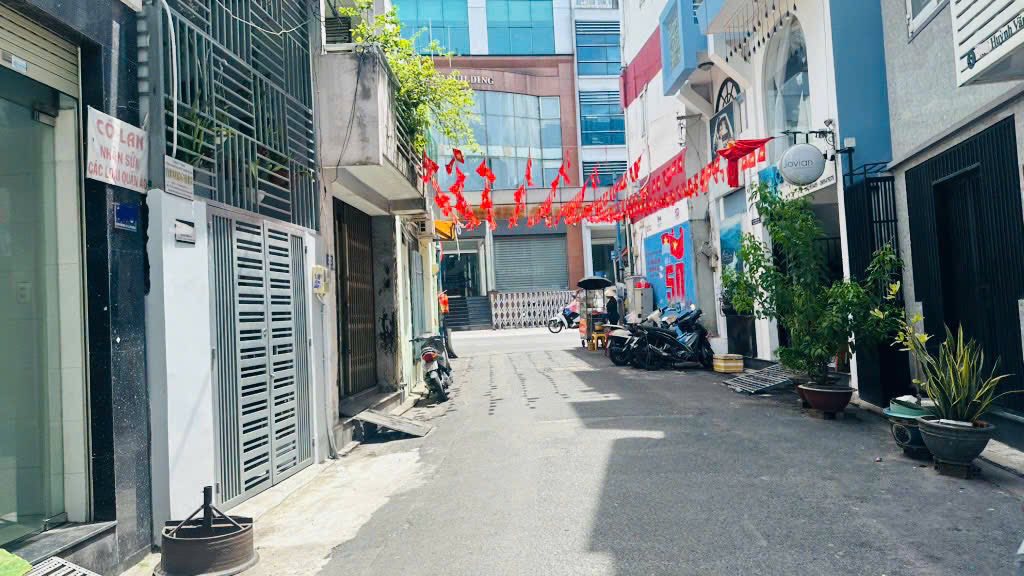 Nhà phố Huỳnh Văn Bánh, Phú Nhuận 81m² giá 13 tỷ - Vị trí kinh doanh đắc địa!