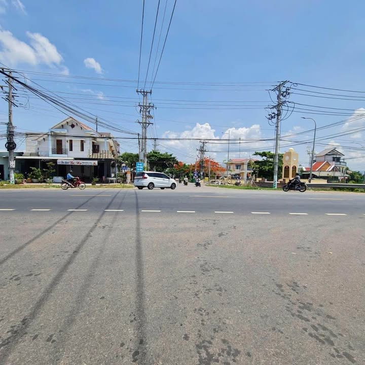 Đất thổ cư 260m² mặt tiền QL28, thị trấn Ma Lâm, giá chỉ 4.8 tỷ - Cơ hội đầu tư tuyệt vời!