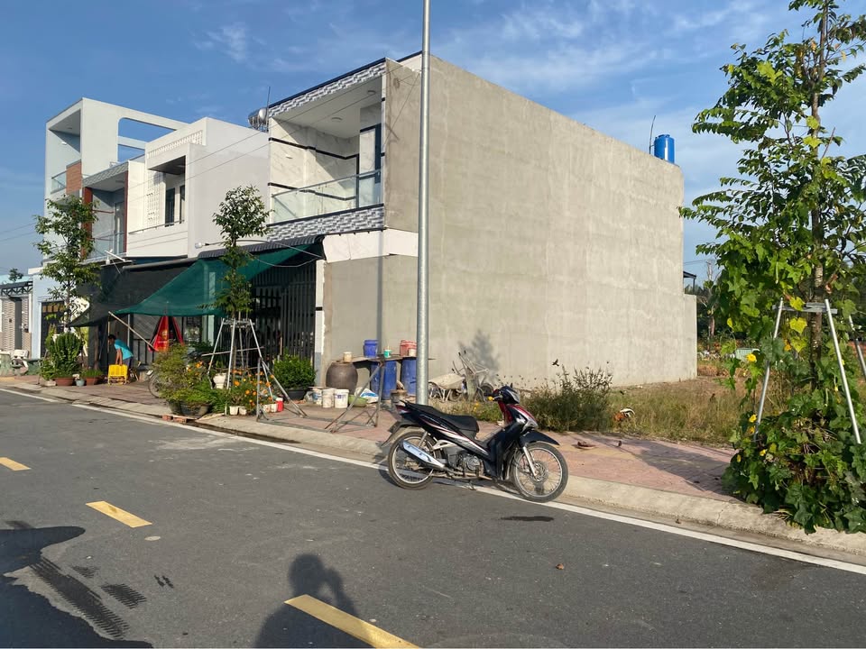 Đất nền Tái định cư Tân Bửu Bến Lức 100m² - Đối diện công viên, giá thỏa thuận!