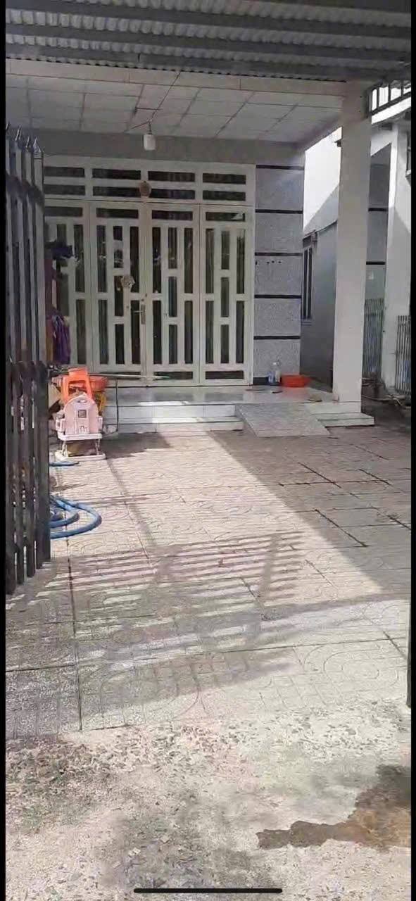 Nhà bán đường Âu Cơ, Chơn Thành 180m² giá 1.29 tỷ - Vị trí cực đẹp!