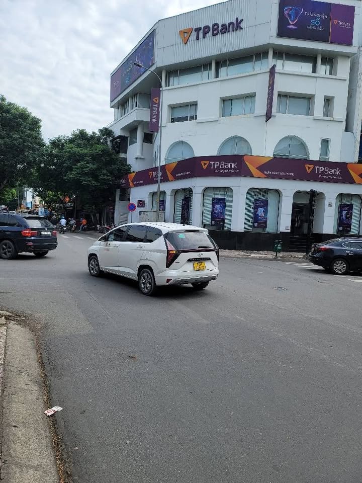 Nhà phố Tân Bình 49.5m² giá 15.5 tỷ - Mặt tiền đường Phạm Văn Hai, vị trí đẹp!