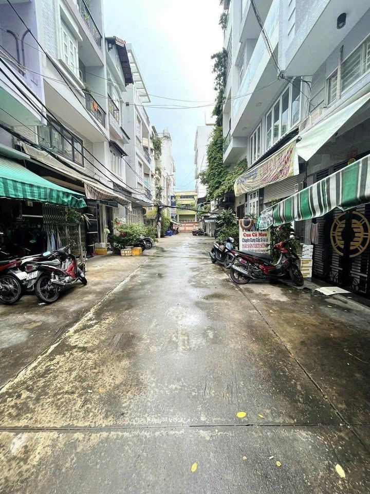 Nhà phố Vĩnh Hội, Quận 4, 28.3m² giá 6.6 tỷ - Xe hơi ngủ trong nhà!