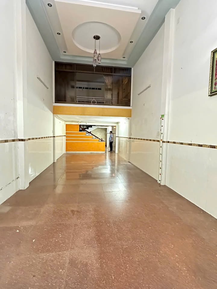 Cho thuê nguyên căn mặt tiền Chợ Đầm Quy Nhơn 90m² giá chỉ 10 triệu - Không thể bỏ lỡ!